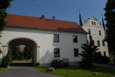 Restauriertes Herrenhaus im Ortsteil Zschauitz