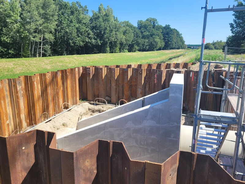 Röderneugraben links, Großenhain - Ersatzneubau Siel Grenzgraben, Bauphase, Aufnahme Stadtverwaltg. Grhn. 15082023