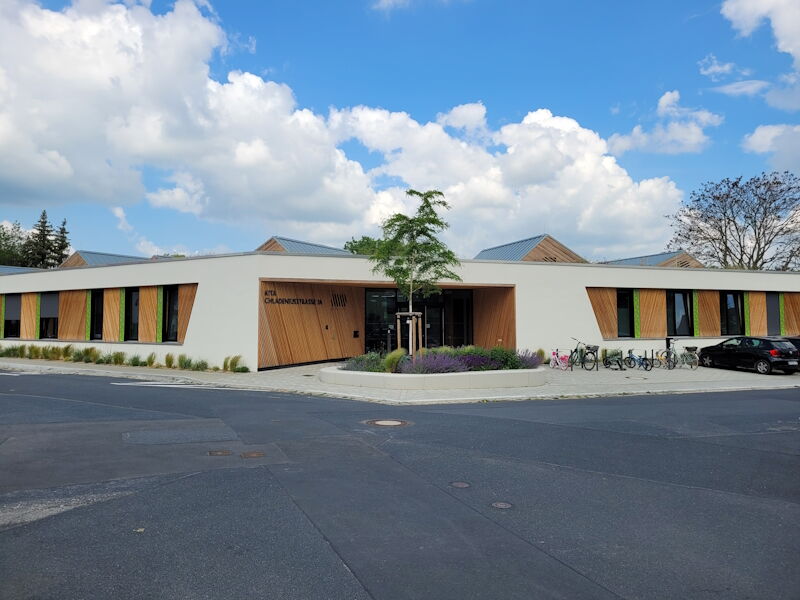 Kindertagesstätte Chladeniusstraße - Gestaltung des Eingangsbereiches mit Pflanzungen, Aufnahme Stadtverwaltung Großenhain 23.05.2024