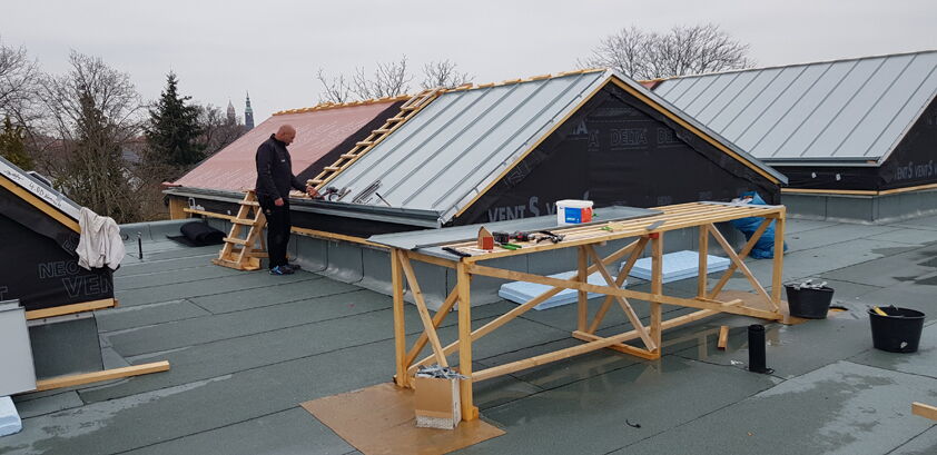 Ersatzneubau Kita Chladeniusstraße, Bauphase Dachdecker - Aufnahme 31032022