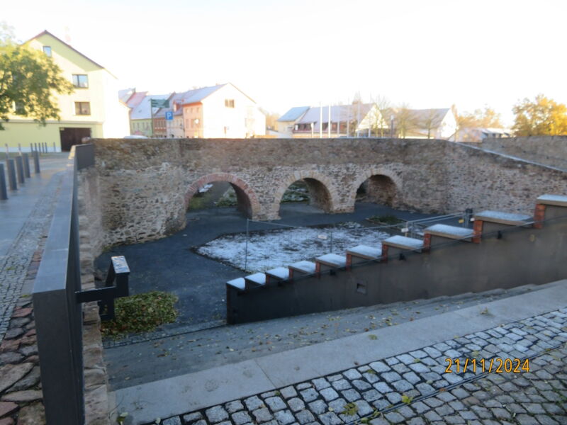 Sanierung der Brücke über den Schlossgraben in Großenhain, Fertigstellung, sanierte Brückenbogen und Treppe, Aufnahme DLS-Ingenieure GmbH & Co. KG, Dresden