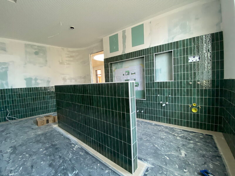 Ersatzneubau Kita Chladeniusstraße - Fliesenlegerarbeiten im Sanitärbereich, Aufnahme 16012023