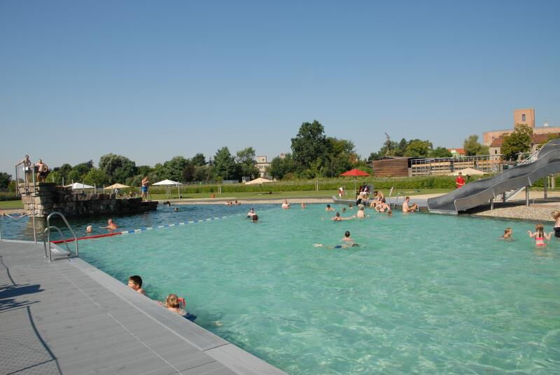 Das Foto zeigt einen Blick in das NaturErlebnisBad.