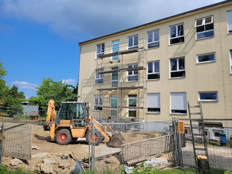 Ersatz der Außentreppe Fluchtweg im Kinderhaus Am Bobersberg, Bauphase, Stadtverwaltung Großenhain, Aufnahme 23.05.2024