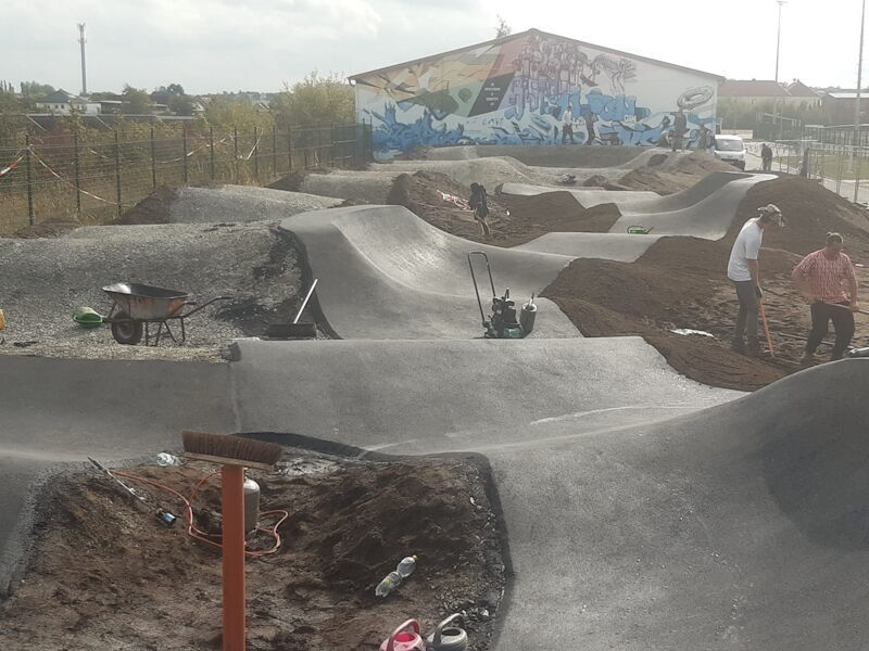 Bau  einer Pumptrack-Anlage, Bauphase, Aufnahme Stadtverwaltung Großenhain, 10102023