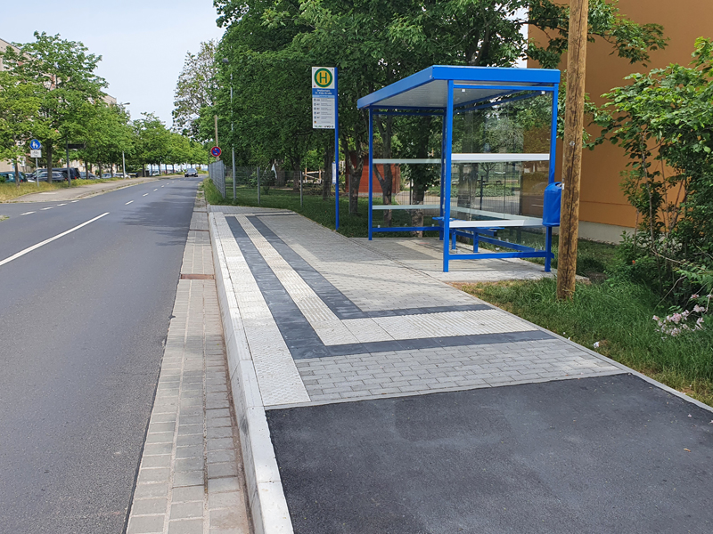 Ausbau Haltestellen Dr.-Külz-Straße, neu errichtete Haltestelle an Kinderboulevard angrenzend, Aufnahme Mai 2022