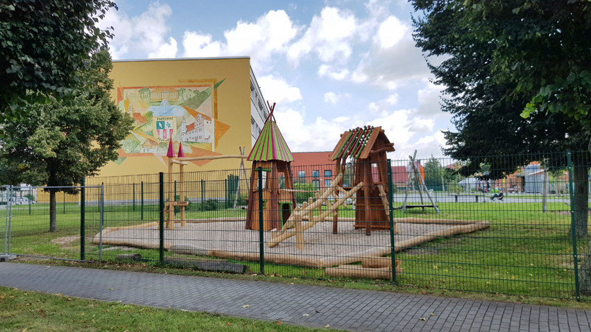 Grundschule Zabeltitz - das Großspielgerät steht zur Nutzung zur Verfügung.