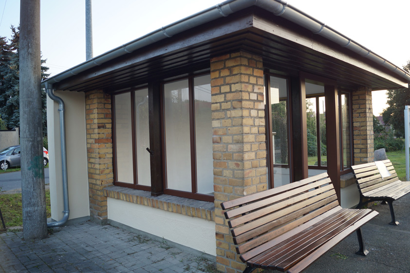 Sanierung Buswartehalle OT Folbern - neueingebaute Fenster und malermäßige Instandsetzg., Aufnahme 22092021