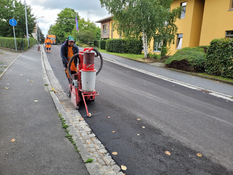 Straßeninstandsetzung Bobersbergstraße - Teilbereich - Bauphase mit Restarbeiten, Aufnahme 07082023, Stadtverwaltung Grhn.